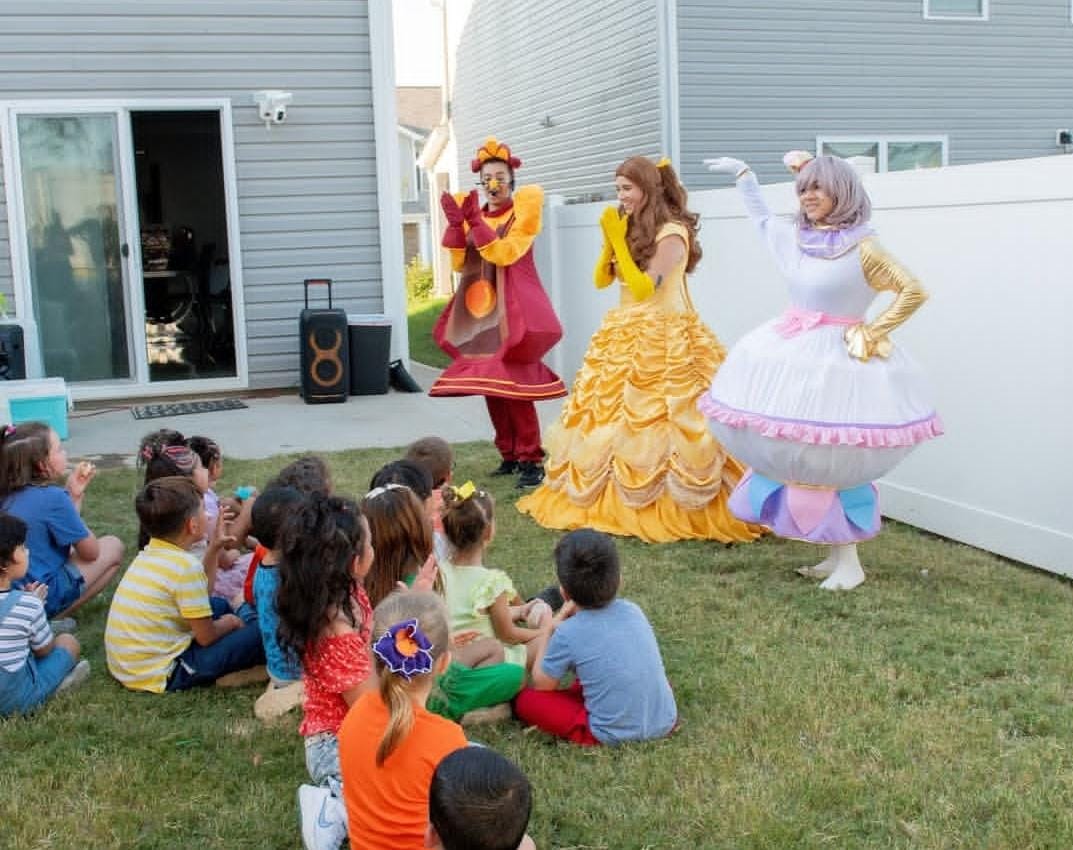 KL Parties characters entertaining children at a live party